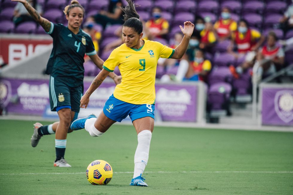 Seleção feminina goleia a Argentina