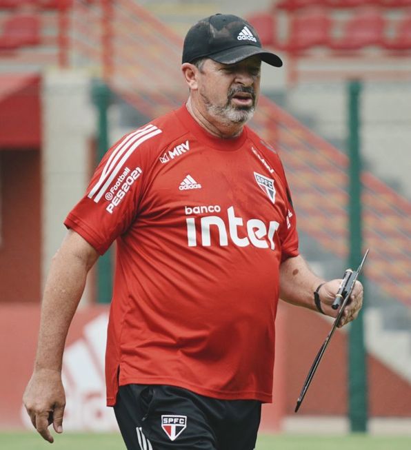 São Paulo pode ter lateral da base contra o líder Flamengo