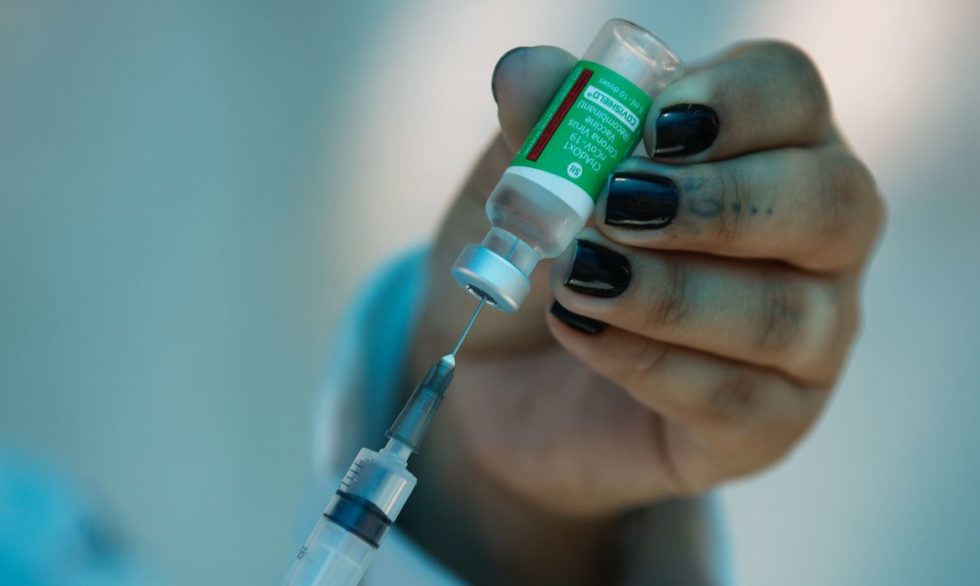 Vacinação de grupos prioritários só deverá acabar em setembro