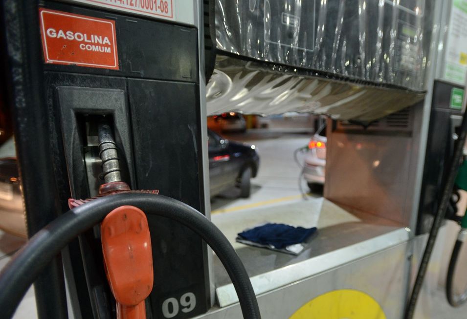 Petrobras reduz preço da gasolina