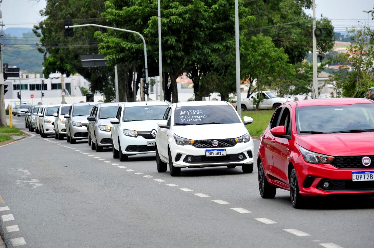 Moradora de Sorocaba viraliza na web ao pedir Uber Moto e ser