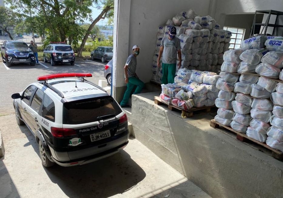 Polícia Civil, Rotary e Urbes doam alimentos