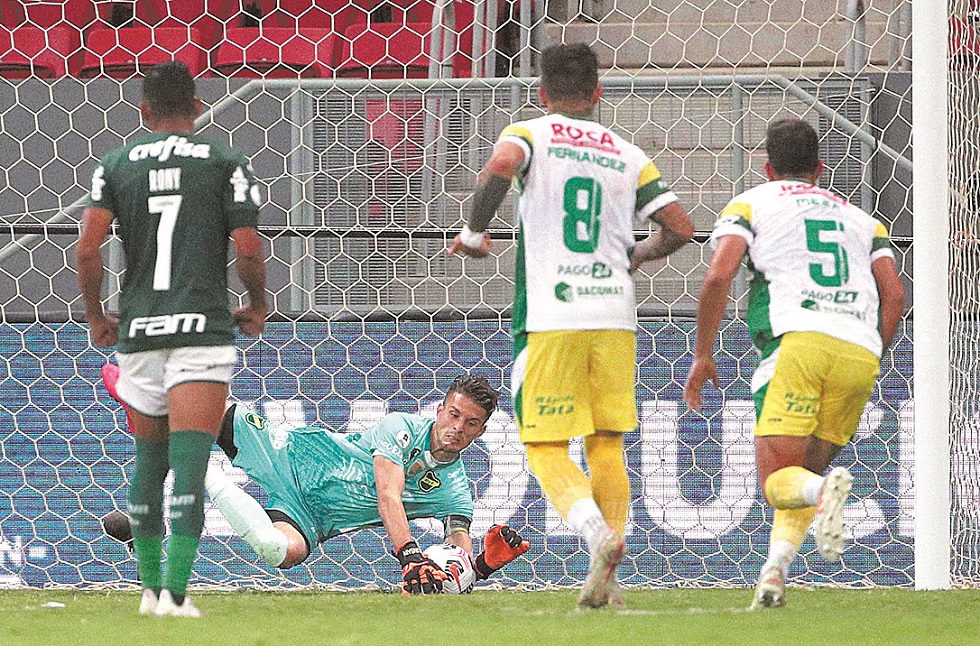 De novo nos pênaltis, Palmeiras perde título da Recopa para o Defensa